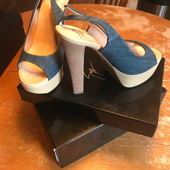 Giuseppe Denim Sandals Never Worn $175 Size 39 - Picture 3 of 3